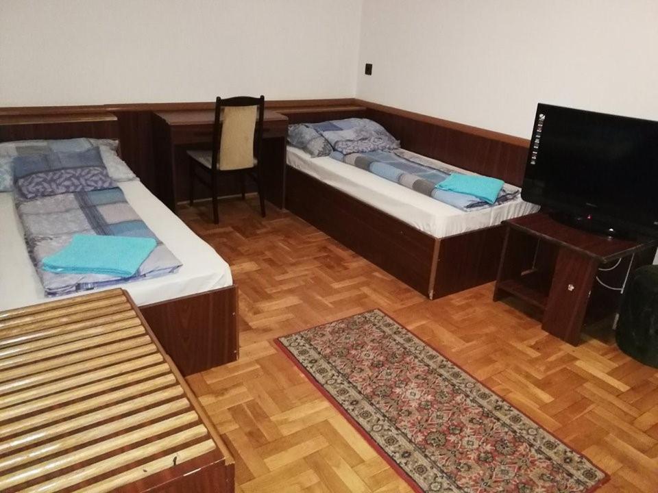 Peregrino Panzio Bed & Breakfast Budaors Luaran gambar