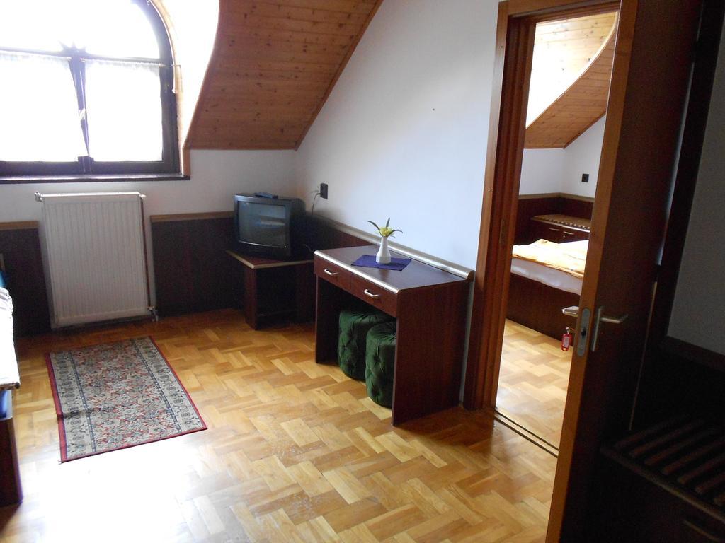Peregrino Panzio Bed & Breakfast Budaors Bilik gambar