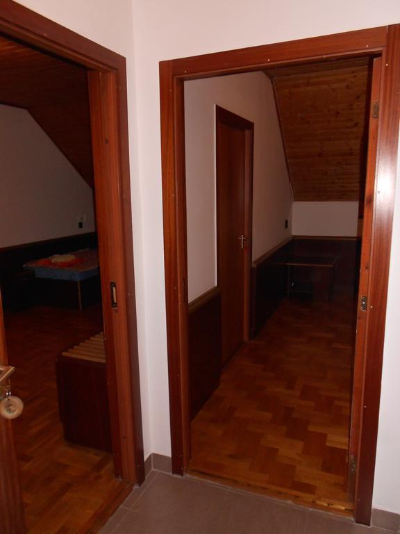 Peregrino Panzio Bed & Breakfast Budaors Bilik gambar