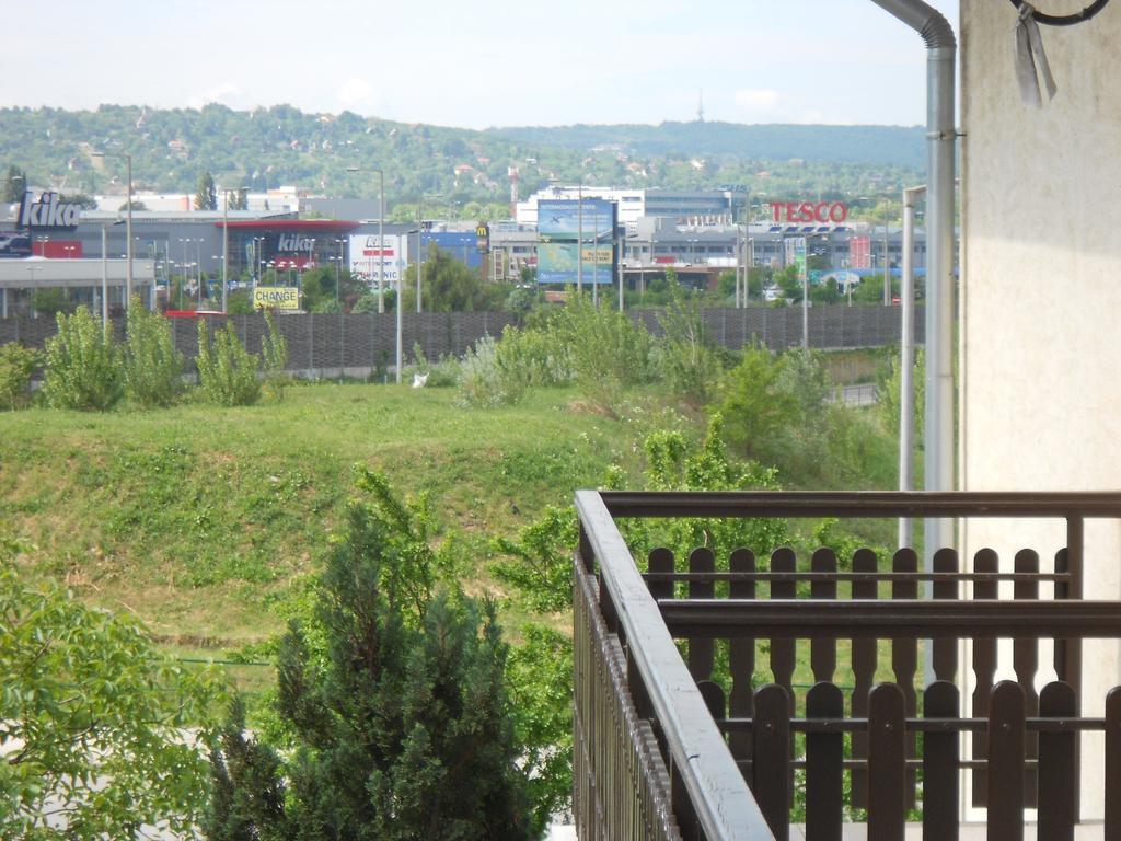 Peregrino Panzio Bed & Breakfast Budaors Luaran gambar
