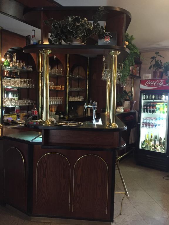 Peregrino Panzio Bed & Breakfast Budaors Luaran gambar