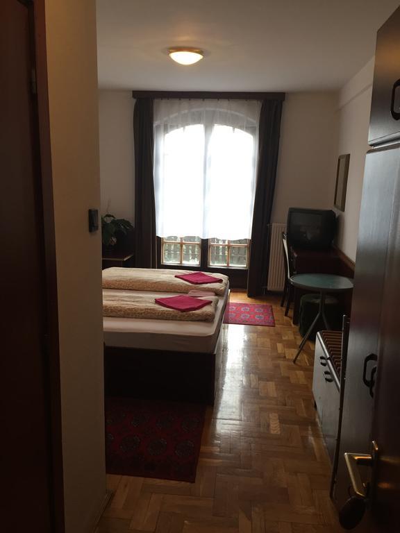 Peregrino Panzio Bed & Breakfast Budaors Luaran gambar