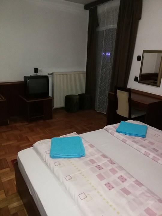 Peregrino Panzio Bed & Breakfast Budaors Luaran gambar