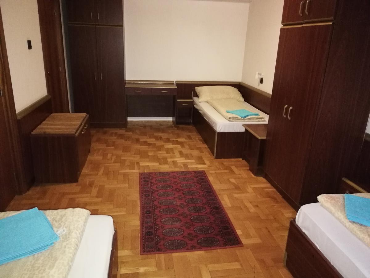 Peregrino Panzio Bed & Breakfast Budaors Luaran gambar