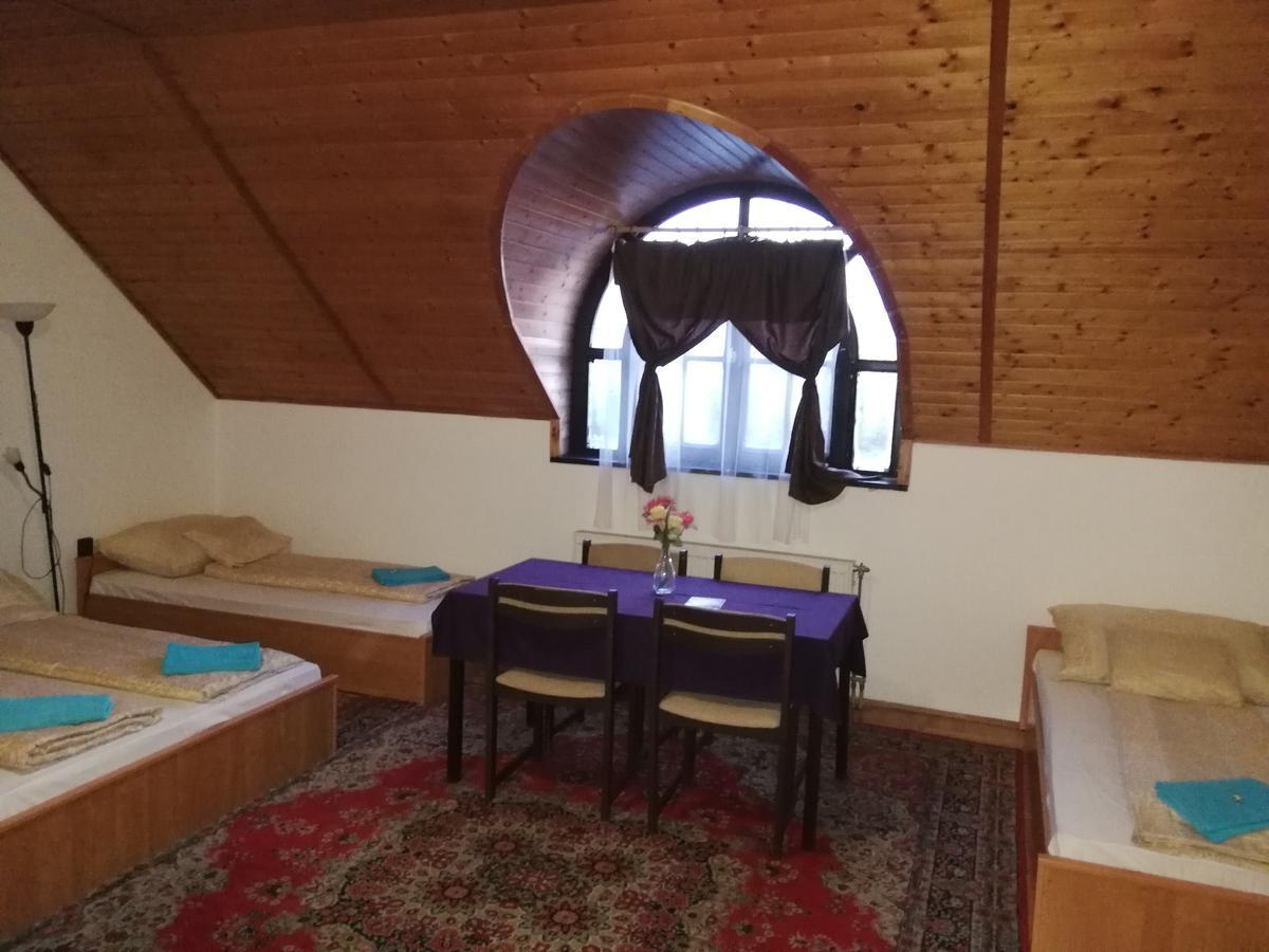 Peregrino Panzio Bed & Breakfast Budaors Bilik gambar